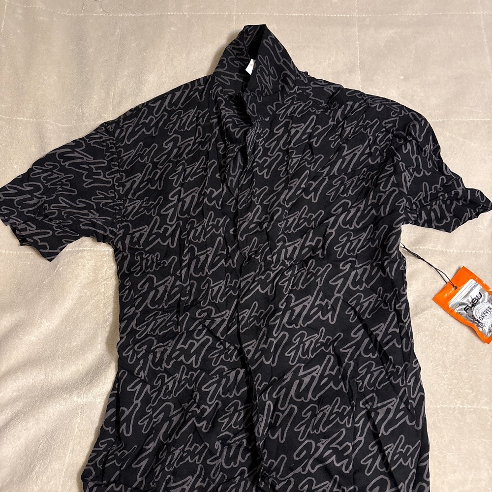 Short sleeve button up